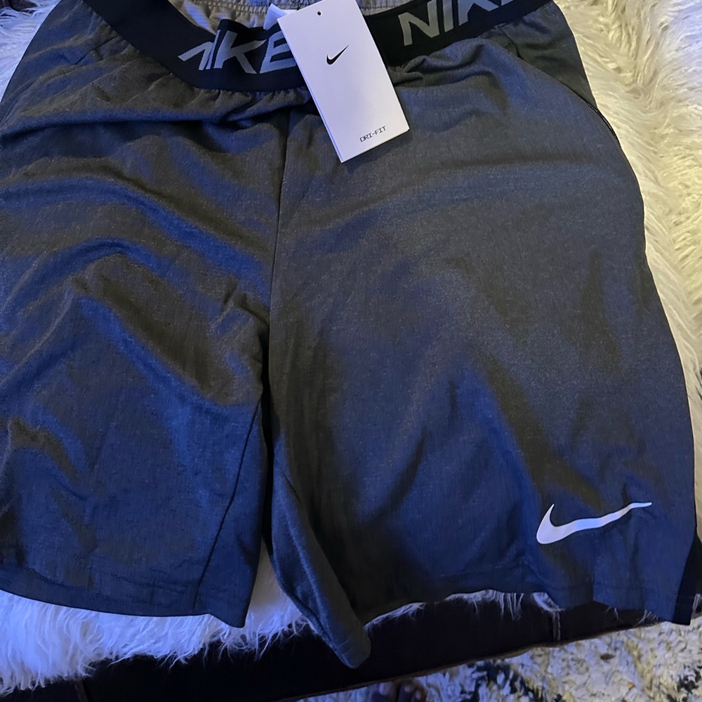 💥 Stay Cool in Unisex Nike Shorts! 💥